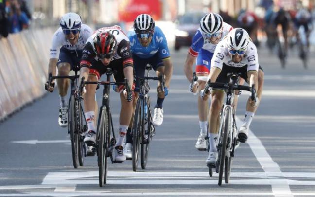 Pogacar vence en Lieja en un apretado sprint