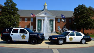 Dos vehículos policiales de Carolina del Sur.