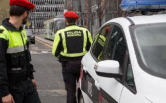 La Policía Municipal de Bilbao pide testigos de la colisión entre un coche y una moto en la calle Zabalbide La Policía Municipal de Bilbao pide testigos de la colisión entre un coche y una moto en la calle Zabalbide