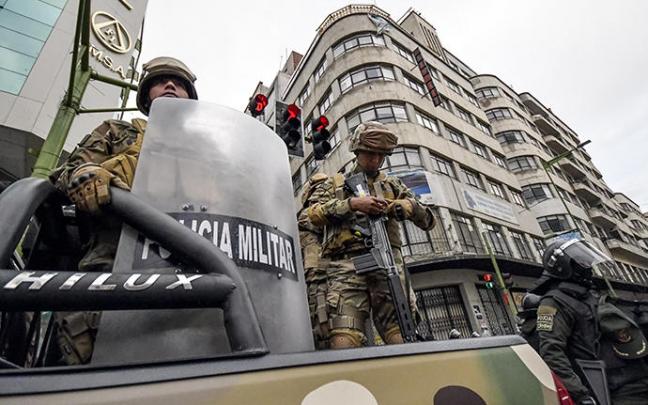 Efectivos de la Policía Militar de Bolivia. Efectivos de la Policía Militar de Bolivia.
