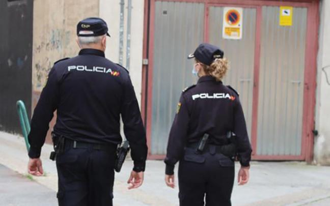 Agentes de la Policía Nacional en Granada. Agentes de la Policía Nacional en Granada.