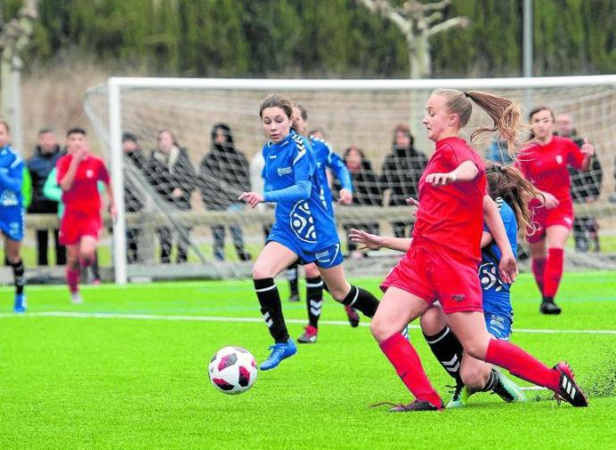 Karolina Sarasua, en una acción con la selección de Navarra hace dos temporadas. Foto: Iñaki Porto