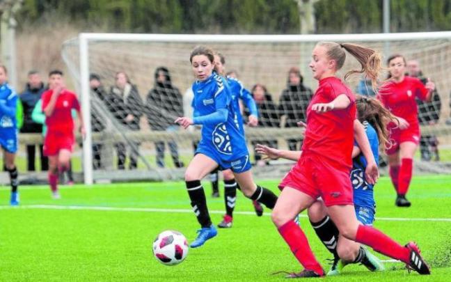 Karolina Sarasua, en una acción con la selección de Navarra hace dos temporadas. Foto: Iñaki Porto Karolina Sarasua, en una acción con la selección de Navarra hace dos temporadas. Foto: Iñaki Porto