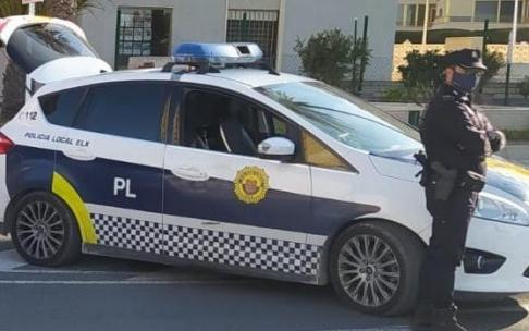 Imagen de una patrulla de la Policía local de Elche.