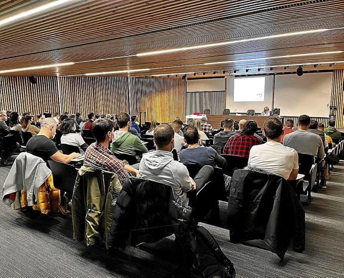 El salón de actos de las oficinas municipales de San Martín acogió el jueves la última de las cinco sesiones formativas. Foto: Cedida