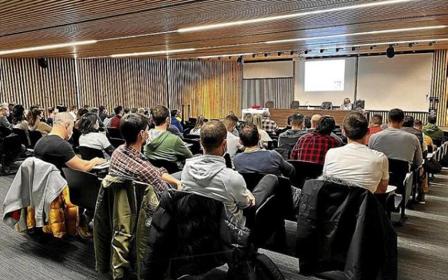 El salón de actos de las oficinas municipales de San Martín acogió el jueves la última de las cinco sesiones formativas. Foto: Cedida