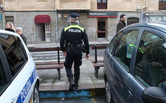 Un agente de la Policía Local