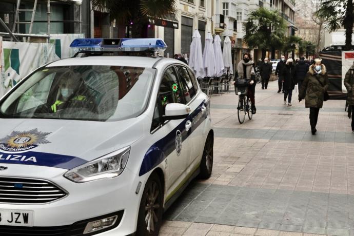 Un coche de la Policía Local de Vitoria