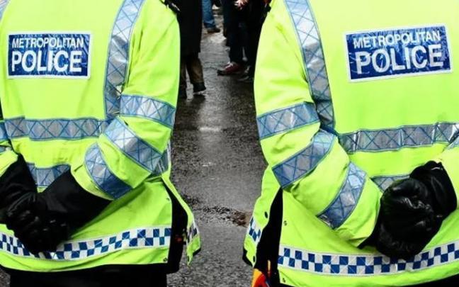 Agentes de la Policía Metropolitana de Londres. Agentes de la Policía Metropolitana de Londres.