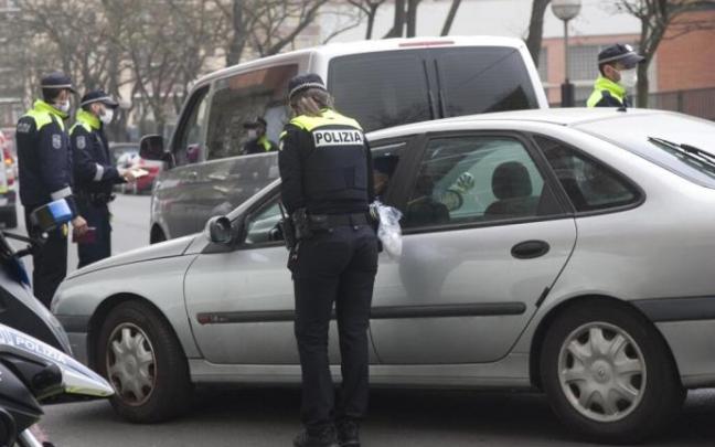Un control policial en Vitoria, ajeno a la información