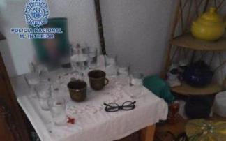 Altar en el piso en el que se produjo la detención. Altar en el piso en el que se produjo la detención.