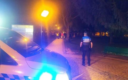 Un coche patrulla de la Policía Municipal de Pamplona