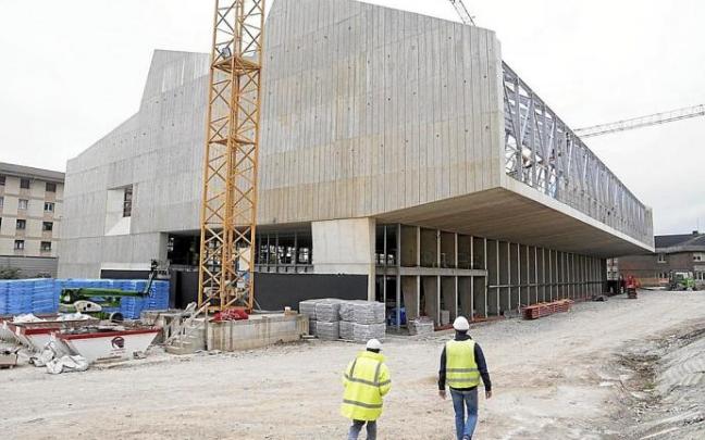 Polideportivo de Altza, en plena construcción. Polideportivo de Altza, en plena construcción.