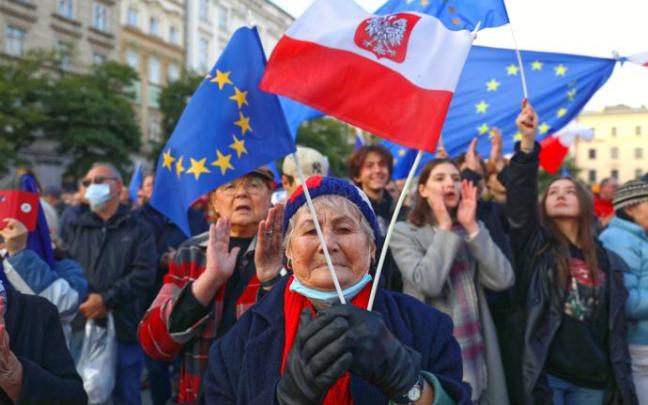 Momento de la manifestación en las calles de Varsovia