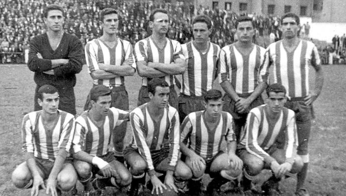 16 de setiembre de 1962. Estadio Ganzábal. Unión Popular de Langreo-Alavés (0-1). De pie (izda. a dcha.): Vallejo, Otaegui, Gorospe, Basterrechea, Eloy y Antón. A-gachados (izda. a dcha.): Zuazaga, Badiola, 'Marquitos' III, Munuce y 'Larrauri' I.