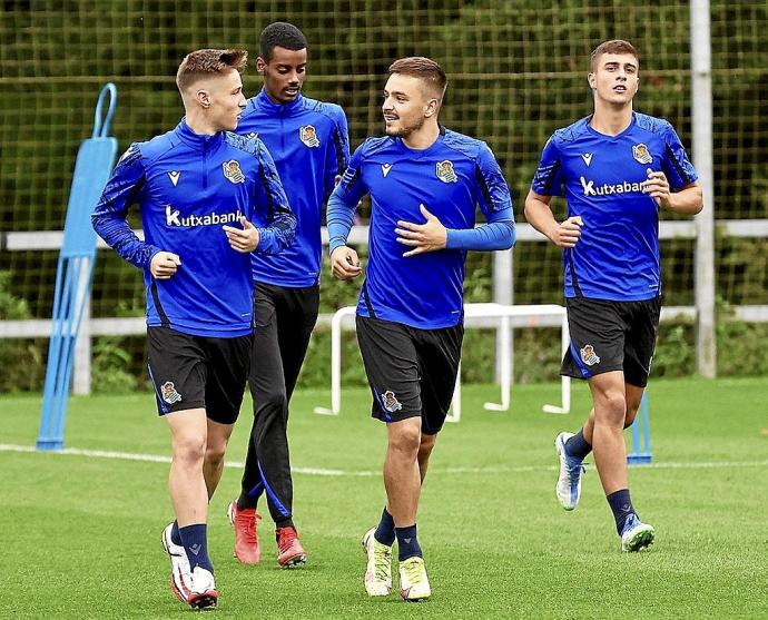 Turrientes, Isak, Gorosabel y Karrikaburu, durante el entrenamiento del miércoles en Zubieta. Foto: Real Sociedad