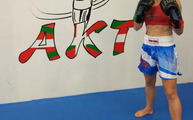 Cristina Rodríguez Gelpi posa con los guantes puestos en el gimnasio de Astrabudua. Cristina Rodríguez Gelpi posa con los guantes puestos en el gimnasio de Astrabudua.