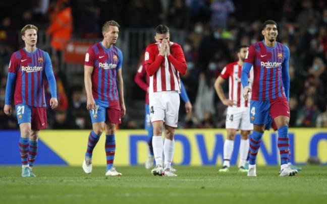 Dani García se lamenta tras encajar uno de los cuatro goles que recibió el Athletic en el Camp Nou.