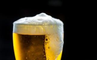 Cerveza. Cerveza.
