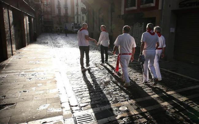 Corredores del encierro, este miércoles minutos después de las 8 de la mañana.