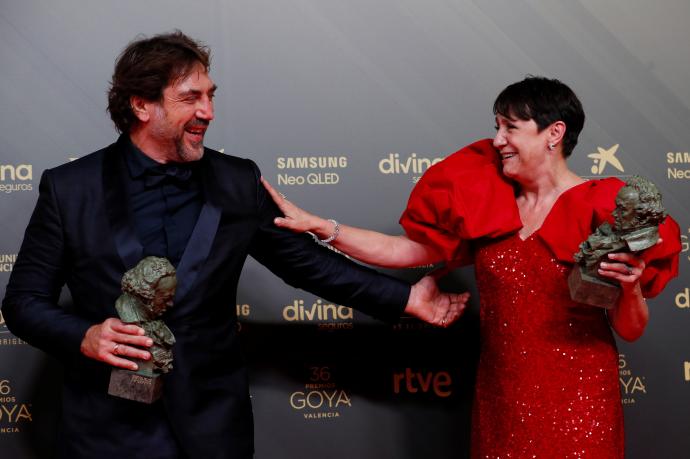 Javier Bardem y Blanca Portillo celebran su Goya al mejor actor y actriz protagonista.