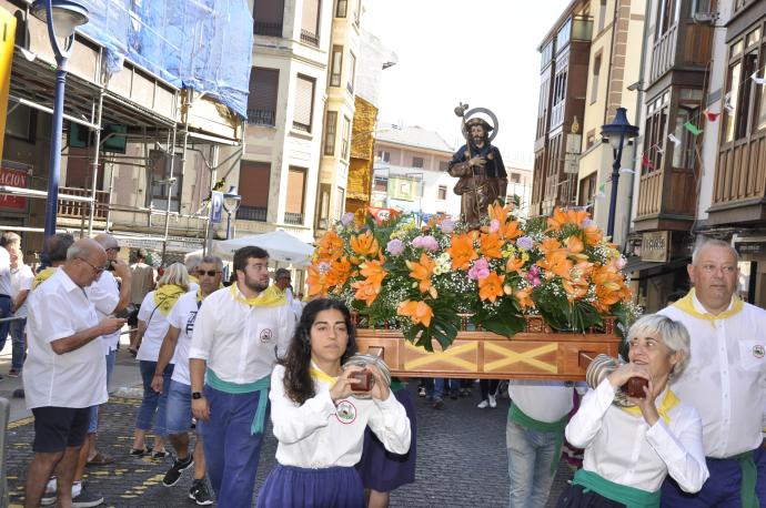 Imagen de archivo de la procesión a un San Roque que este año tendrá su aurresku.