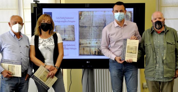 Rubén las Hayas, Estibaliz Freije, Mikel Torres y Roberto Hernández presentaron el libro.