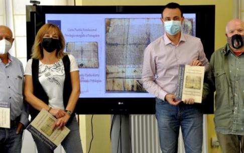 Rubén las Hayas, Estibaliz Freije, Mikel Torres y Roberto Hernández presentaron el libro. Rubén las Hayas, Estibaliz Freije, Mikel Torres y Roberto Hernández presentaron el libro.