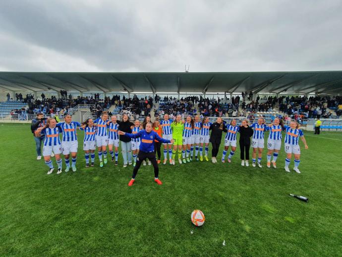 Las jugadoras realistas celebran la clasificación europea tras el partido.