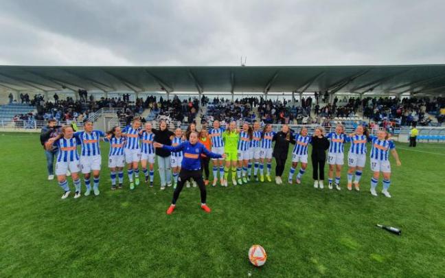 Las jugadoras realistas celebran la clasificación europea tras el partido.