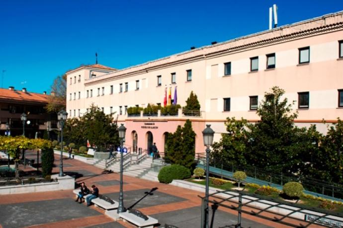 Fachada del Ayuntamiento de Pozuelo de Alarcón.