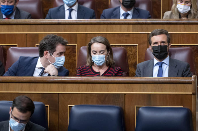 Teodoro García Egea, Cuca Gamarra y el líder del PP, Pablo Casado, en una sesión plenaria en el Congreso.