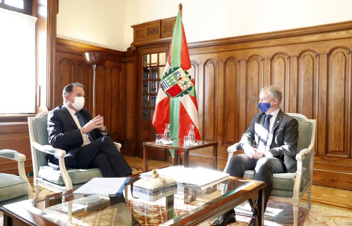 Iñigo Urkullu y Carlos Iturgaiz, en su cita de ayer lunes en Ajuria Enea y que abrió la ronda con los partidos para reflexionar sobre la situación generada por la guerra en Ucrania.