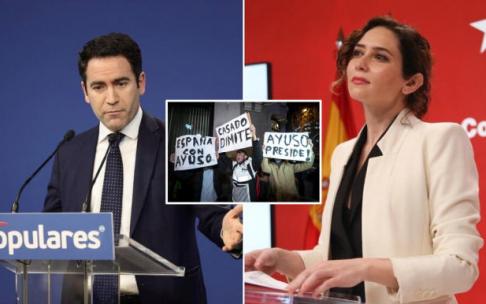 Teodoro García Egea, Isabel Díaz Ayuso, y manifestantes ayer en la sede del PP.