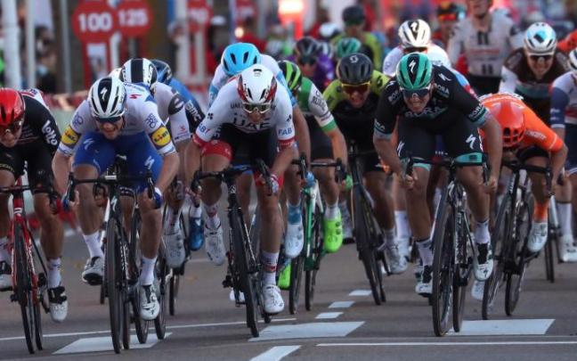 Esprint final de una etapa de la Vuelta