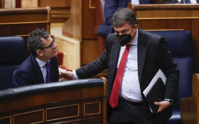 Aitor Esteban saluda a Félix Bolaños Aitor Esteban saluda a Félix Bolaños