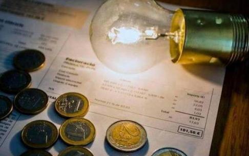 Tarifa de la luz, por encima de los 200 euros/MWH.