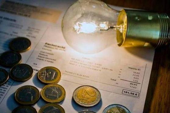 El precio de la luz encadena su cuarta subida y supera los 180 euros/MWh