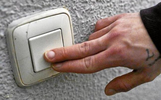 El precio de la luz subirá este martes un 60%, hasta los 145,9 euros