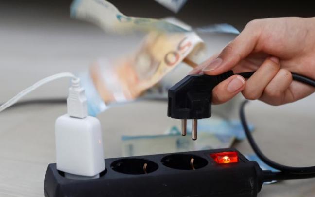 El precio de la luz bajará este viernes un 3%.