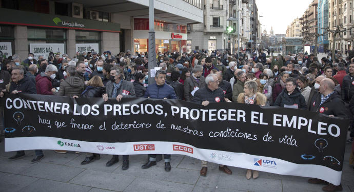 Movilización convocada por UGT, CCOO, Facua, UPTA, UATAE y CEAV para reclamar la contención de los precios.