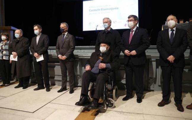 La Diócesis de Bilbao reconoce la contribución a la pacificación del que fuera obispo de San Sebastián Juan María Uriarte.