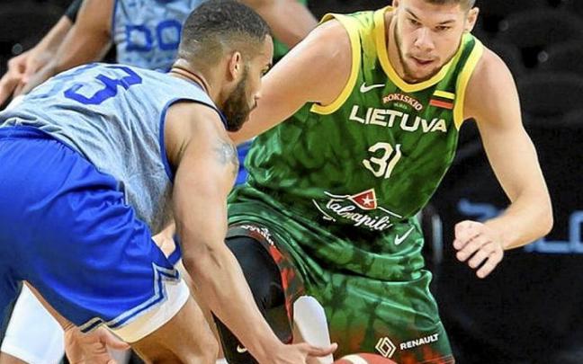 Giedraitis, en un partido internacional con Lituania. Foto: DNA