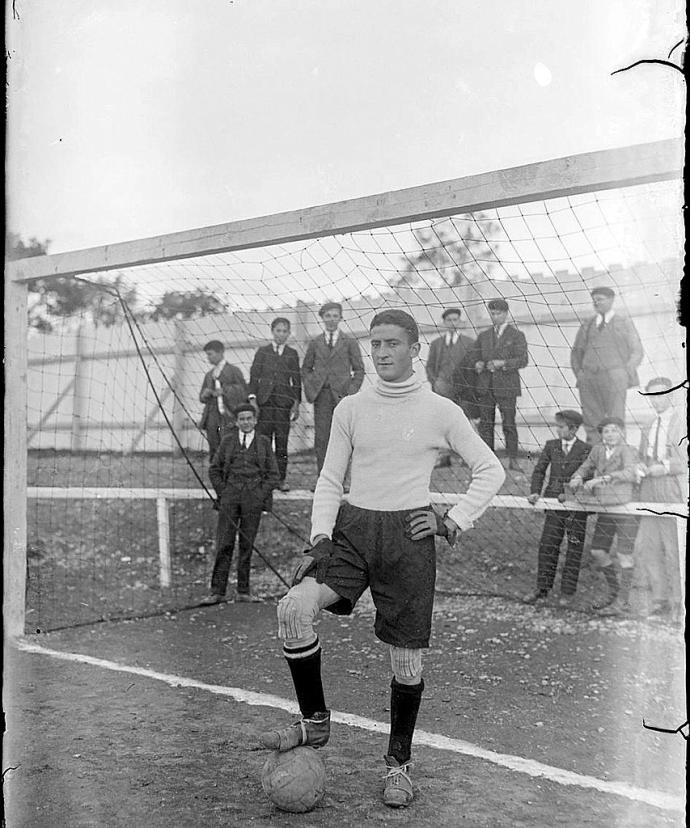 El vitoriano portero albiazul 'Juanito' Díaz realizó un memorable partido en San Mamés el 2 de noviembre de 1924. Foto: Archivo Municipal de Vitoria: C. Yanguas