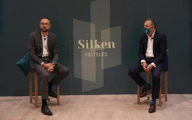 Javier Villanueva y Amado Jiménez presentando este jueves en Vitoria la nueva marca de Silken Hoteles.
