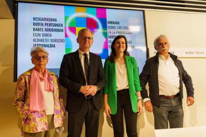 Ana Osaba, Emilio Sola, Aida Lozano y Antonio Martínez, presentando este lunes la jornada.