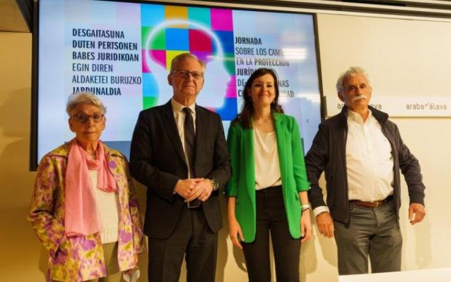 Ana Osaba, Emilio Sola, Aida Lozano y Antonio Martínez, presentando este lunes la jornada.
