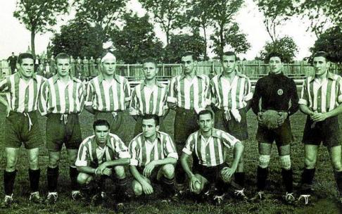 13 de diciembre de 1942. Alavés 2-1 Salamanca (amistoso). Mendizorroza. De pie (izda. a dcha.): Gabilondo, Gamón, 'Merodio', Wünch, Pepe Ubis, Moyá, Ramón Alberola y 'Fede' Anda. Agachados (izda. a dcha.): Galar, Pina y Felipe Moreno.