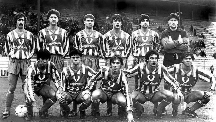 Deportivo Alavés, temporada 1985-86. De pie (izda. a dcha.): Manolo Preciado, Merayo, Larrañaga, Esparza, Morgado e Iñaki Bergara. Agachados (izda. a dcha.): Chaparro, Estibariz, Lasheras, Julio Pejenaute y Carlos Martínez.