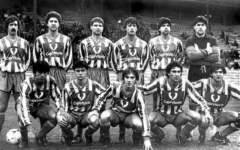Deportivo Alavés, temporada 1985-86. De pie (izda. a dcha.): Manolo Preciado, Merayo, Larrañaga, Esparza, Morgado e Iñaki Bergara. Agachados (izda. a dcha.): Chaparro, Estibariz, Lasheras, Julio Pejenaute y Carlos Martínez.